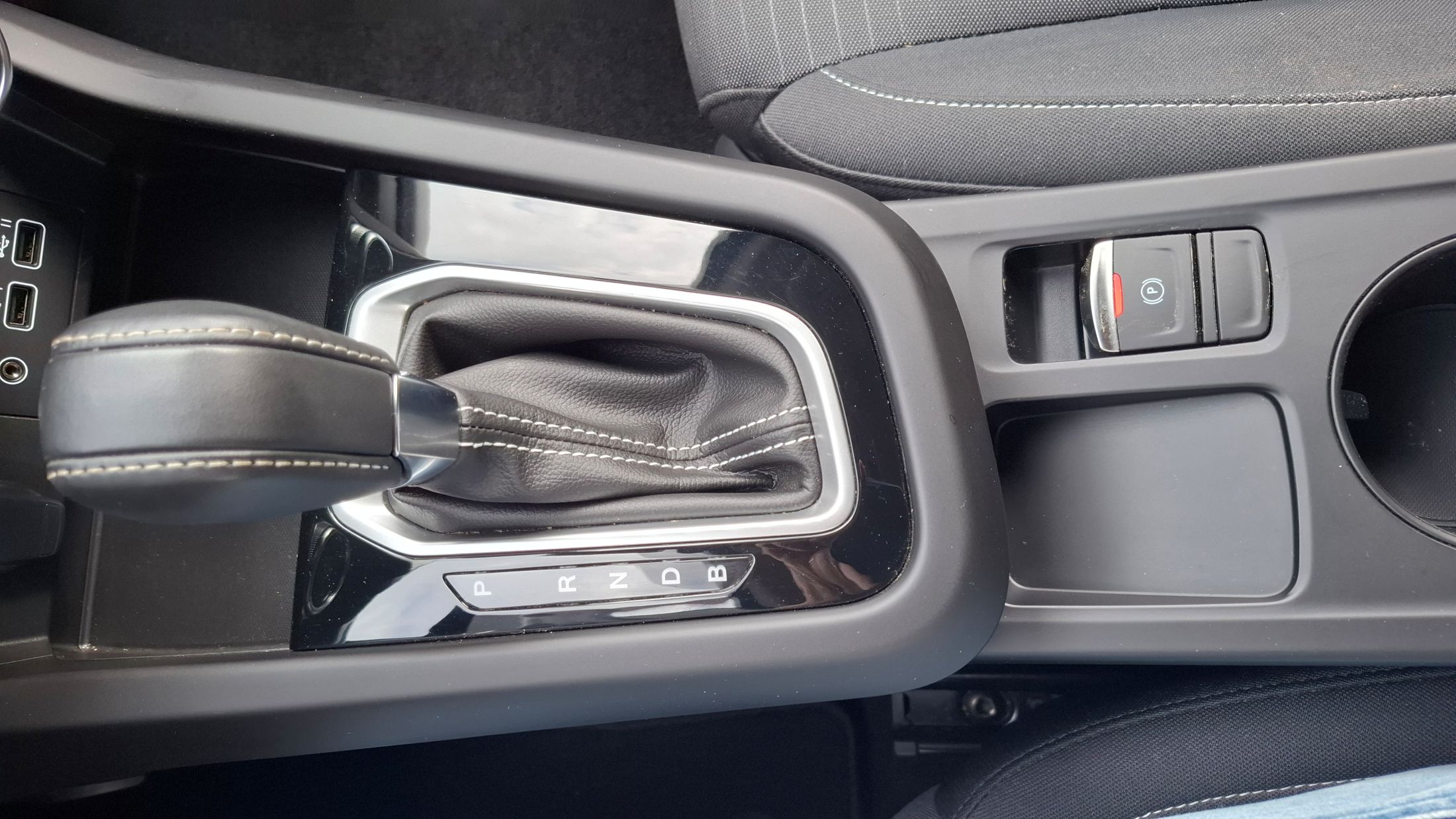 Renault Arkana E-Tech Full Hybrid, airco, GPS, dodehoekwaarschuwing, camera, sensoren V+A