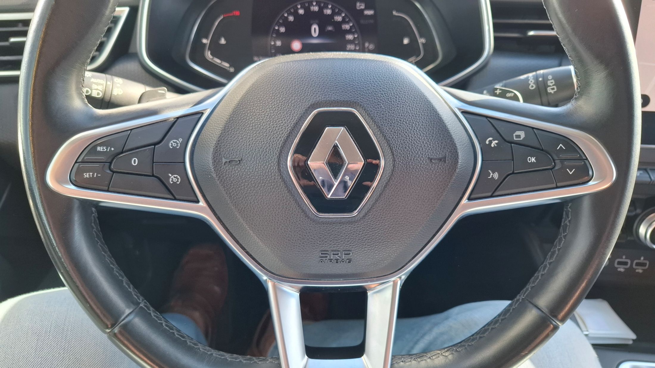 Renault Clio AUTOMAAT, 1332cc-130Pk, GPS, camera, airco, dodehoekwaarschuwing