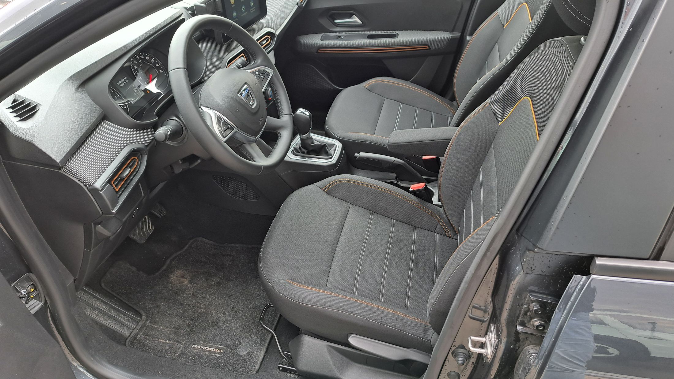 Dacia Stepway TCe 90 AUTOMAAT, airco, dodehoekwaarschuwing, afneenbare trekhaak.