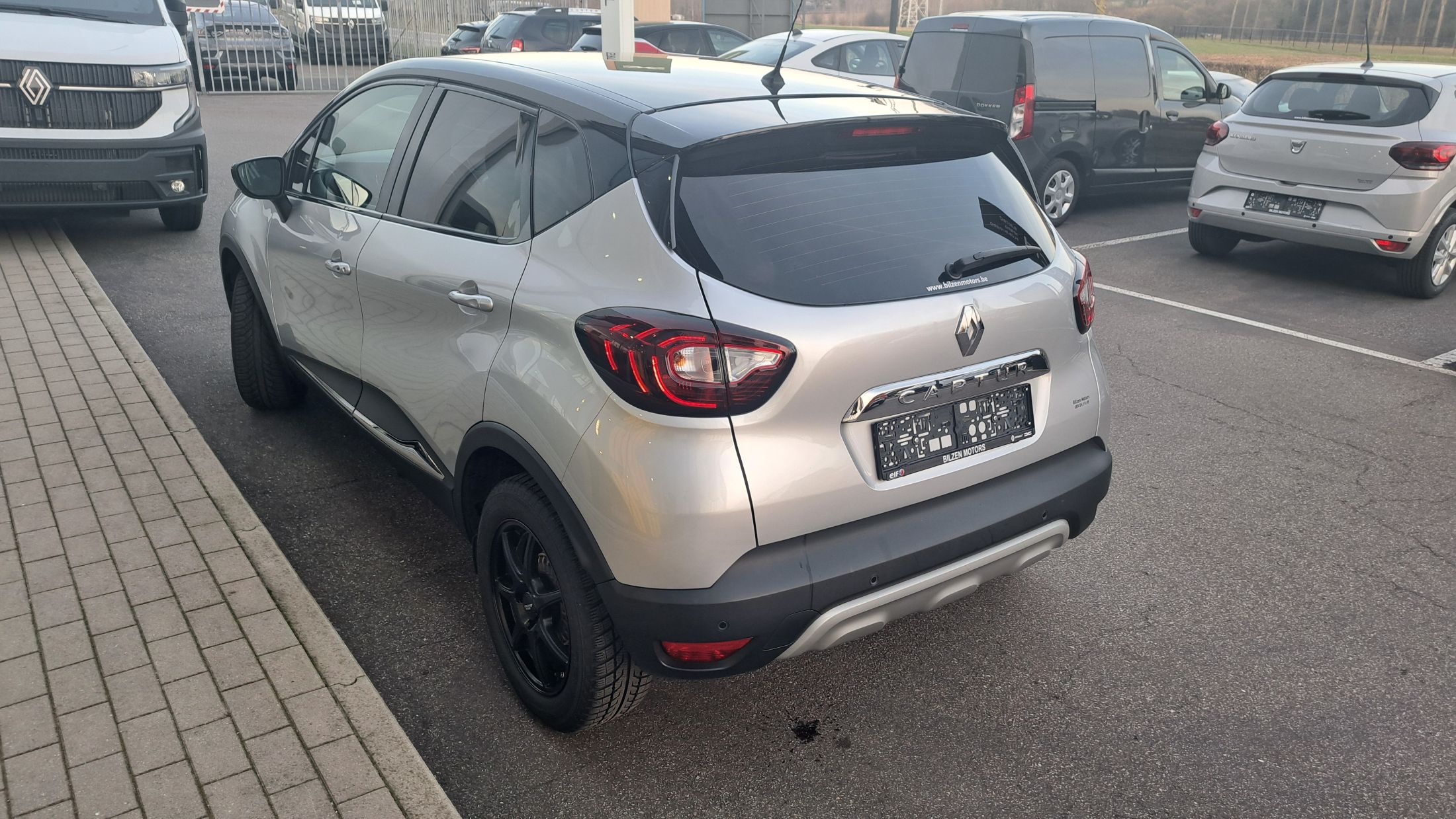 Renault Captur TCe 90, airco, GPS, sensor A, winter&zomerset op velg