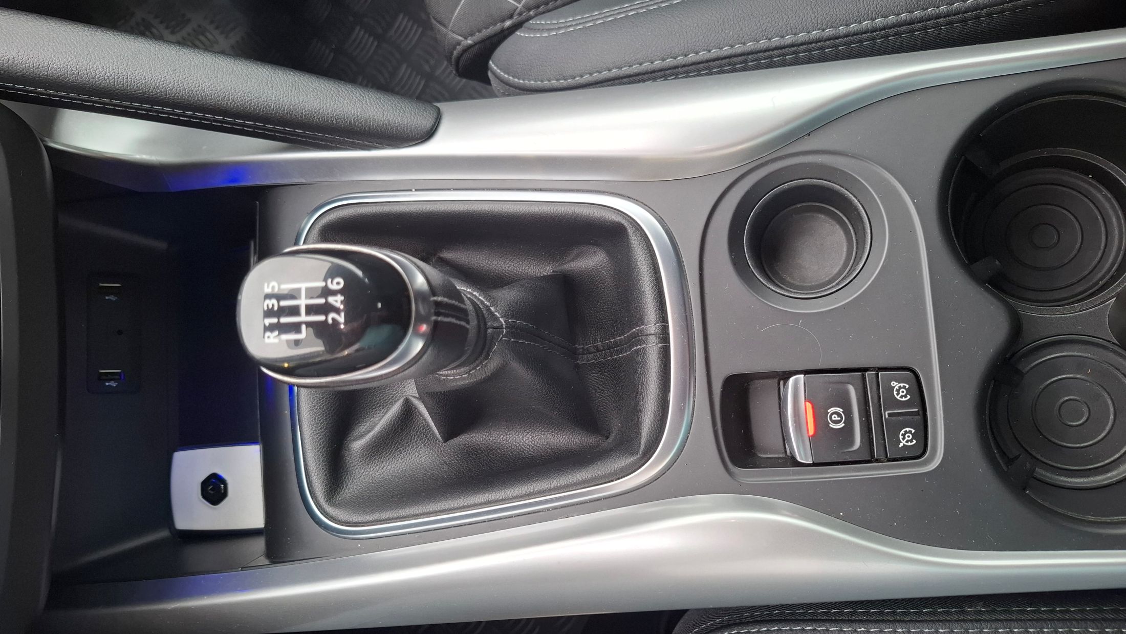 Renault Kadjar TCe140, GPS, camera, trekhaak, zetelverwarming, dodehoekwaarschuwing