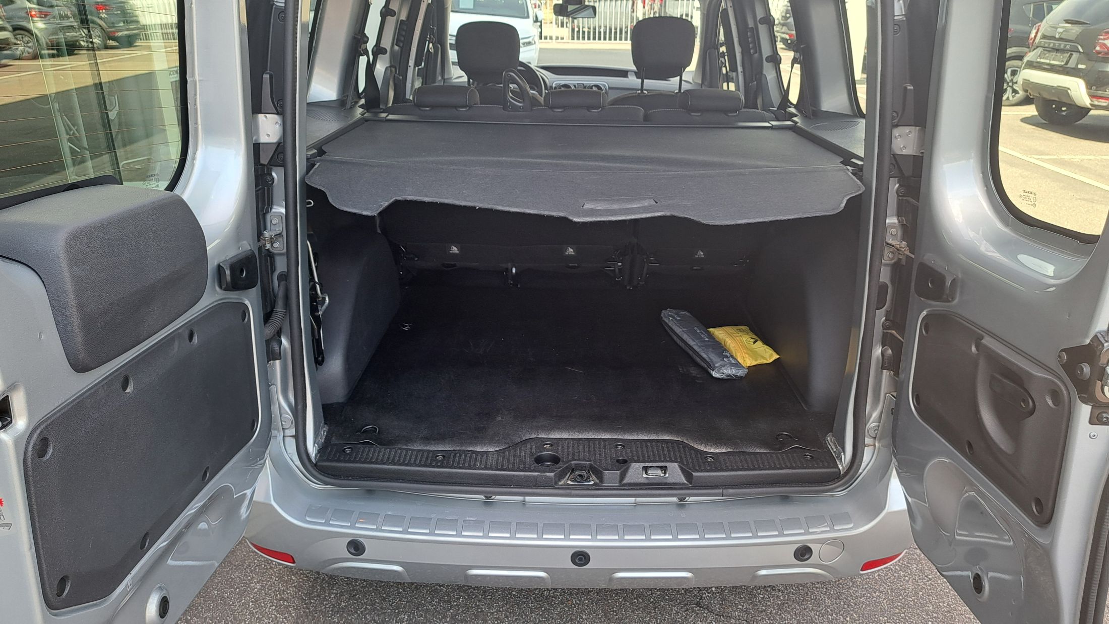 Dacia Dokker 1332cc 130Pk, GPS, sensor A, schuifdeur L+R