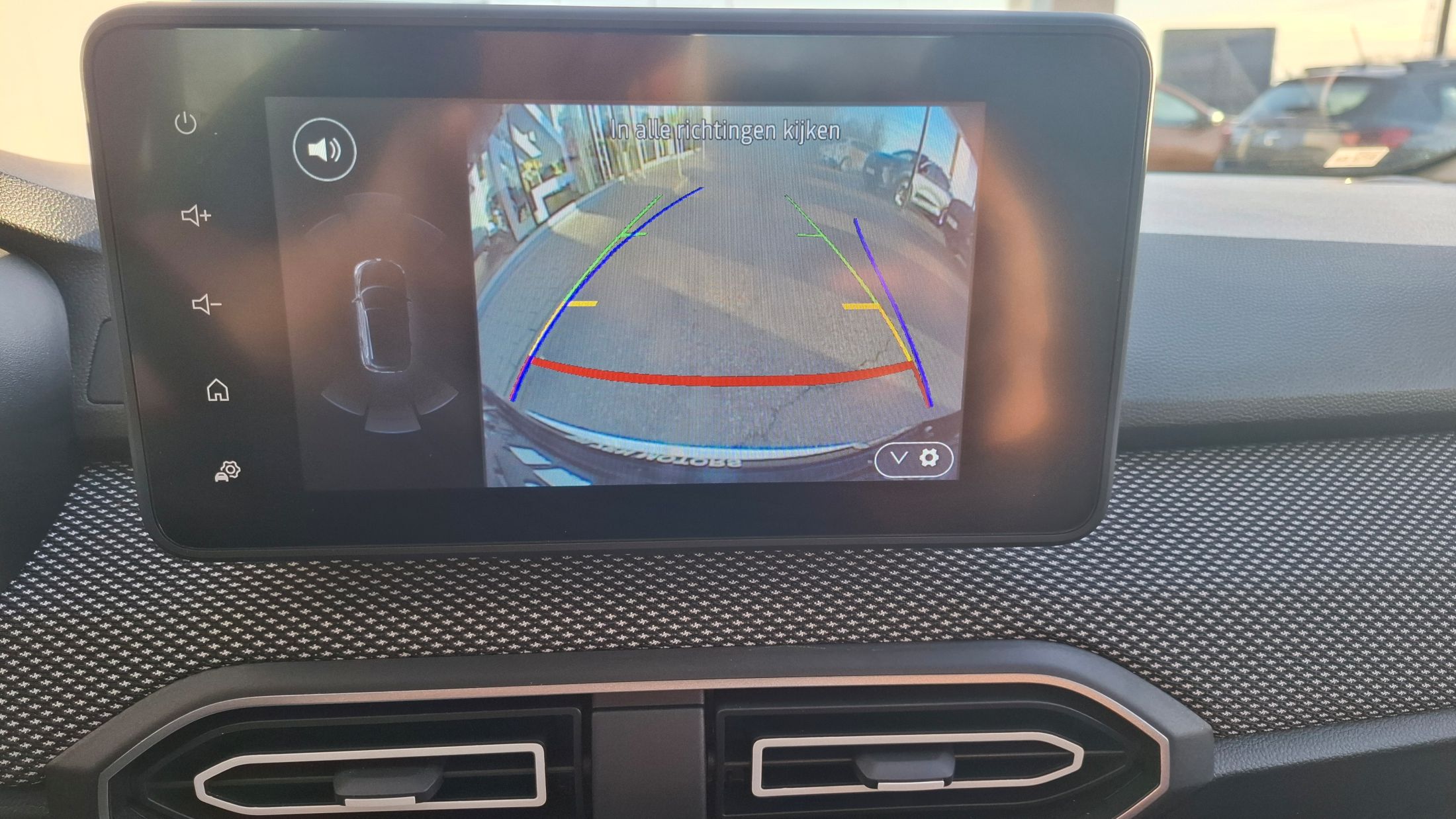 Dacia Sandero TCe 90, airco, GPS, sensoren V+A, camera, dodehoekwaarschuwing