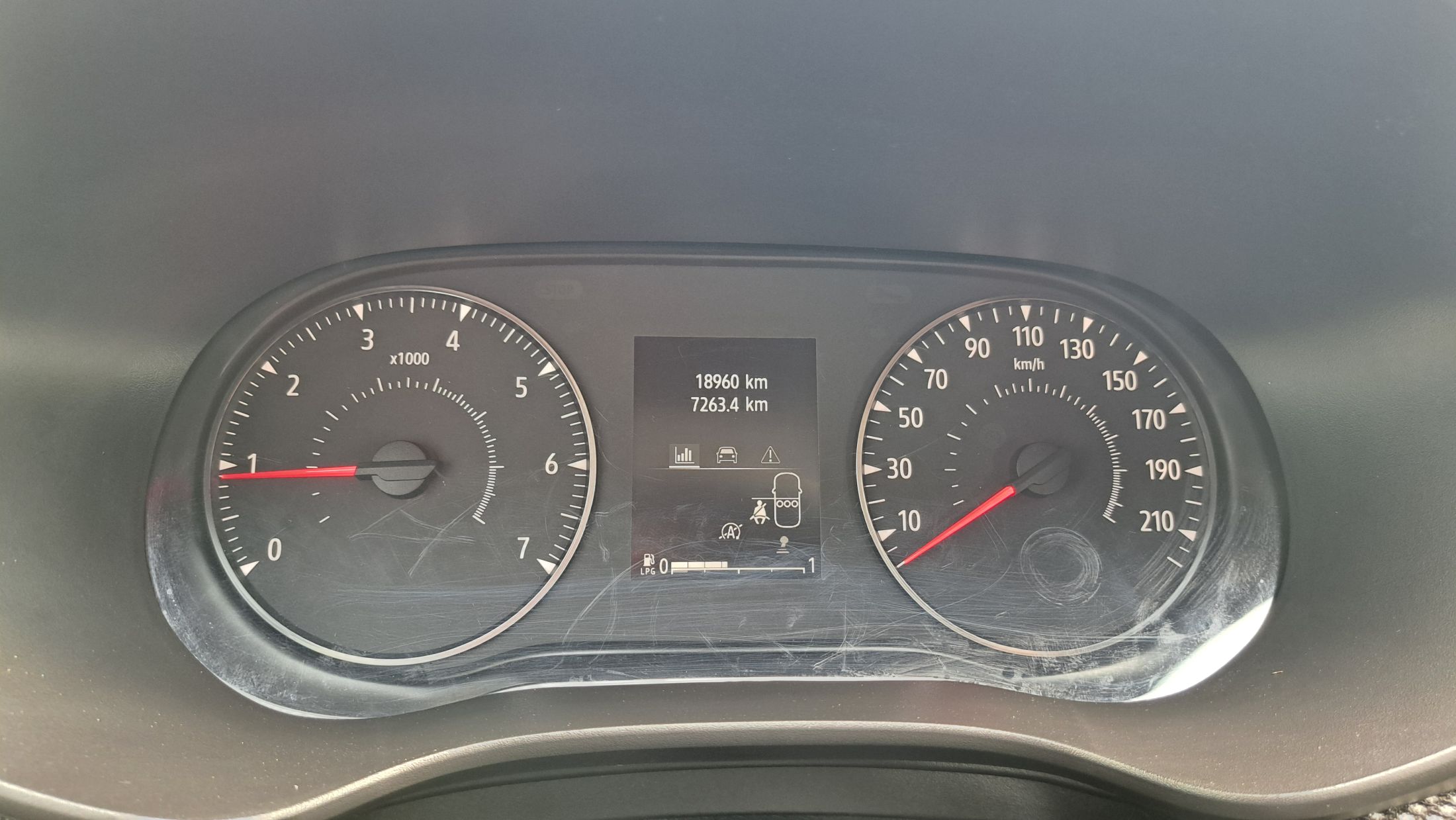 Dacia Stepway TCe 90, GPS, camera, sensoren, trekhaak, dodehoekwaarschuwing