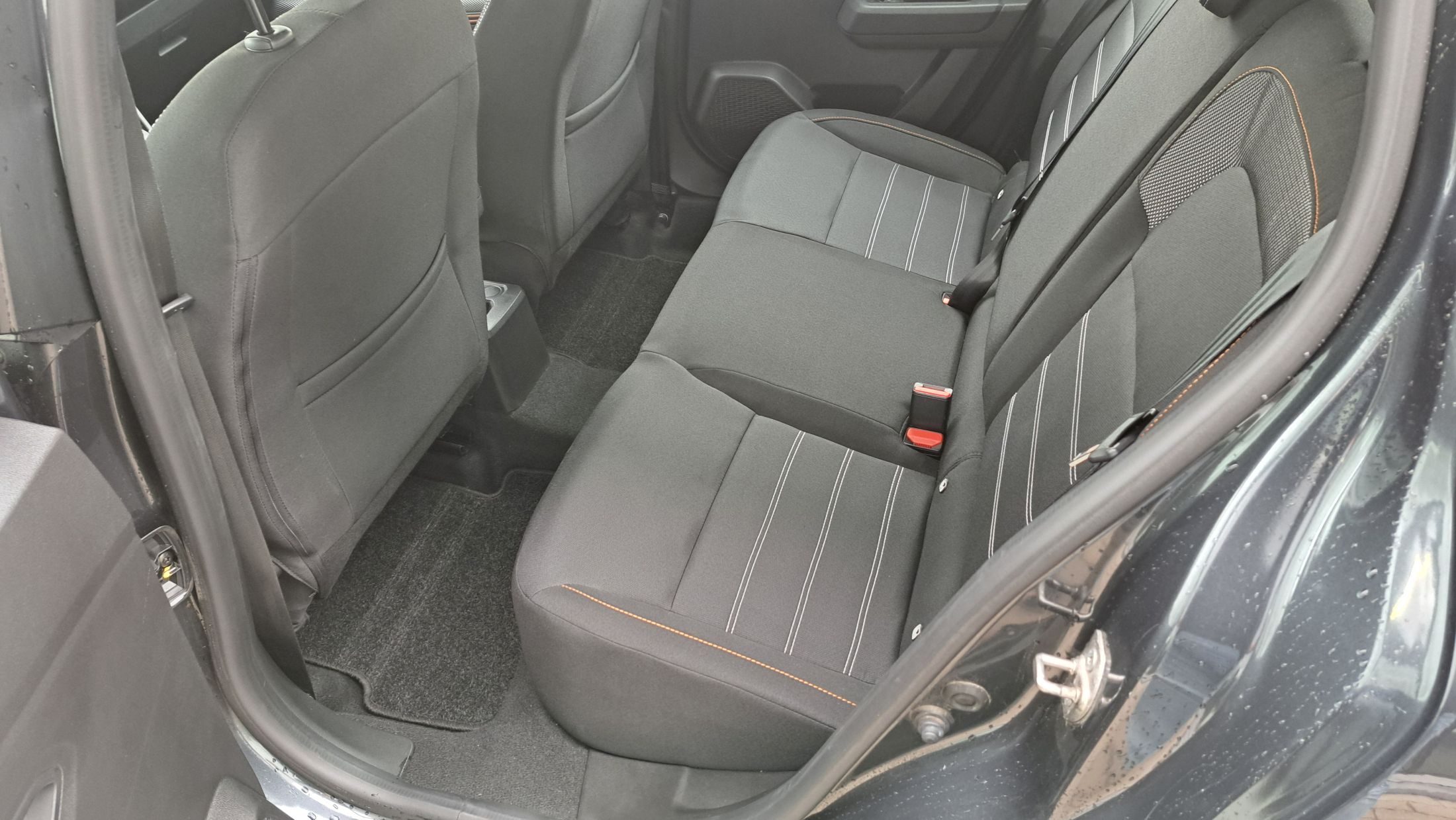 Dacia Stepway TCe 90 AUTOMAAT, airco, dodehoekwaarschuwing, afneenbare trekhaak.