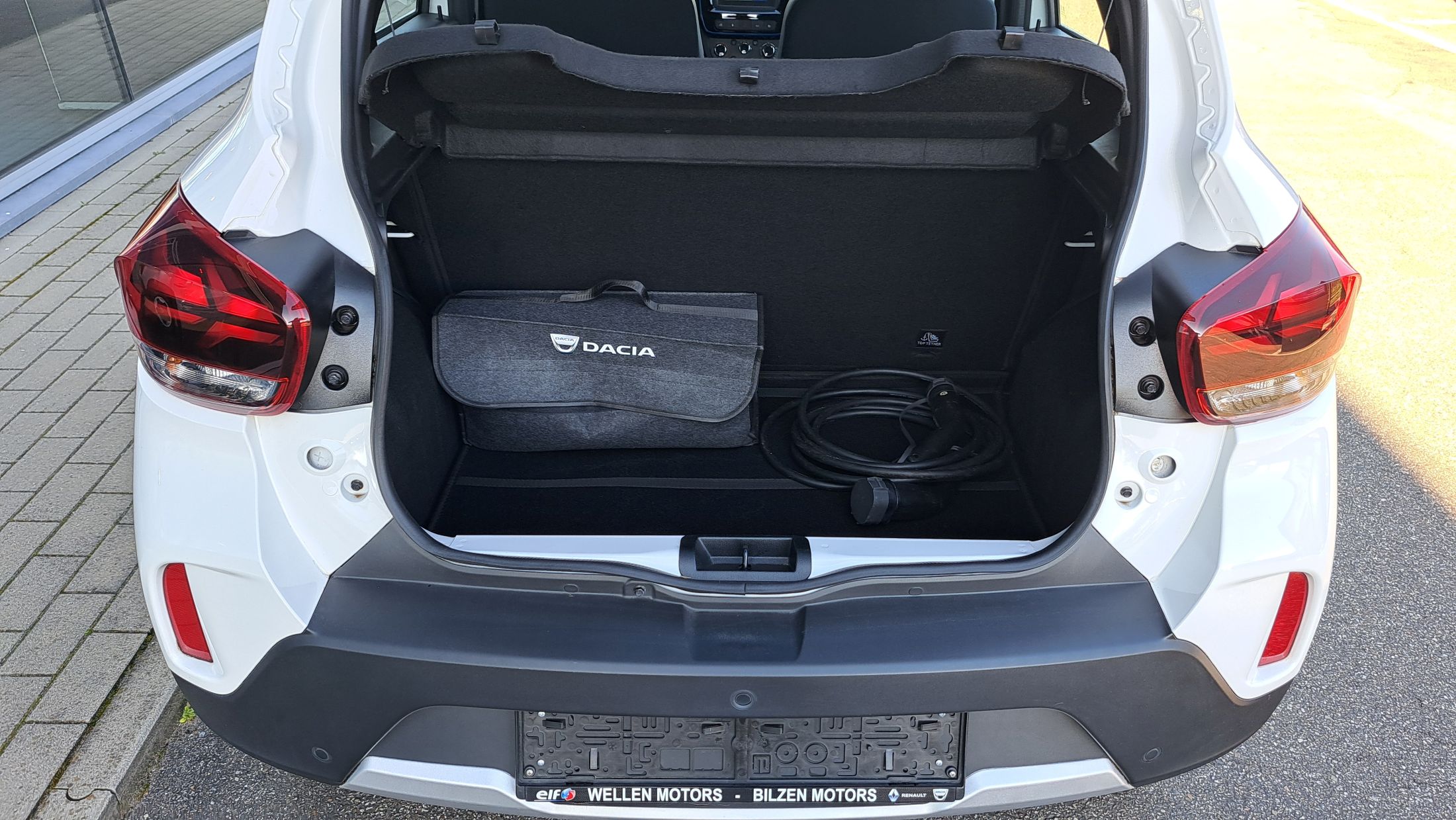 Dacia Spring 45Pk, snellader tot 30 KW, GPS, airco, camera.