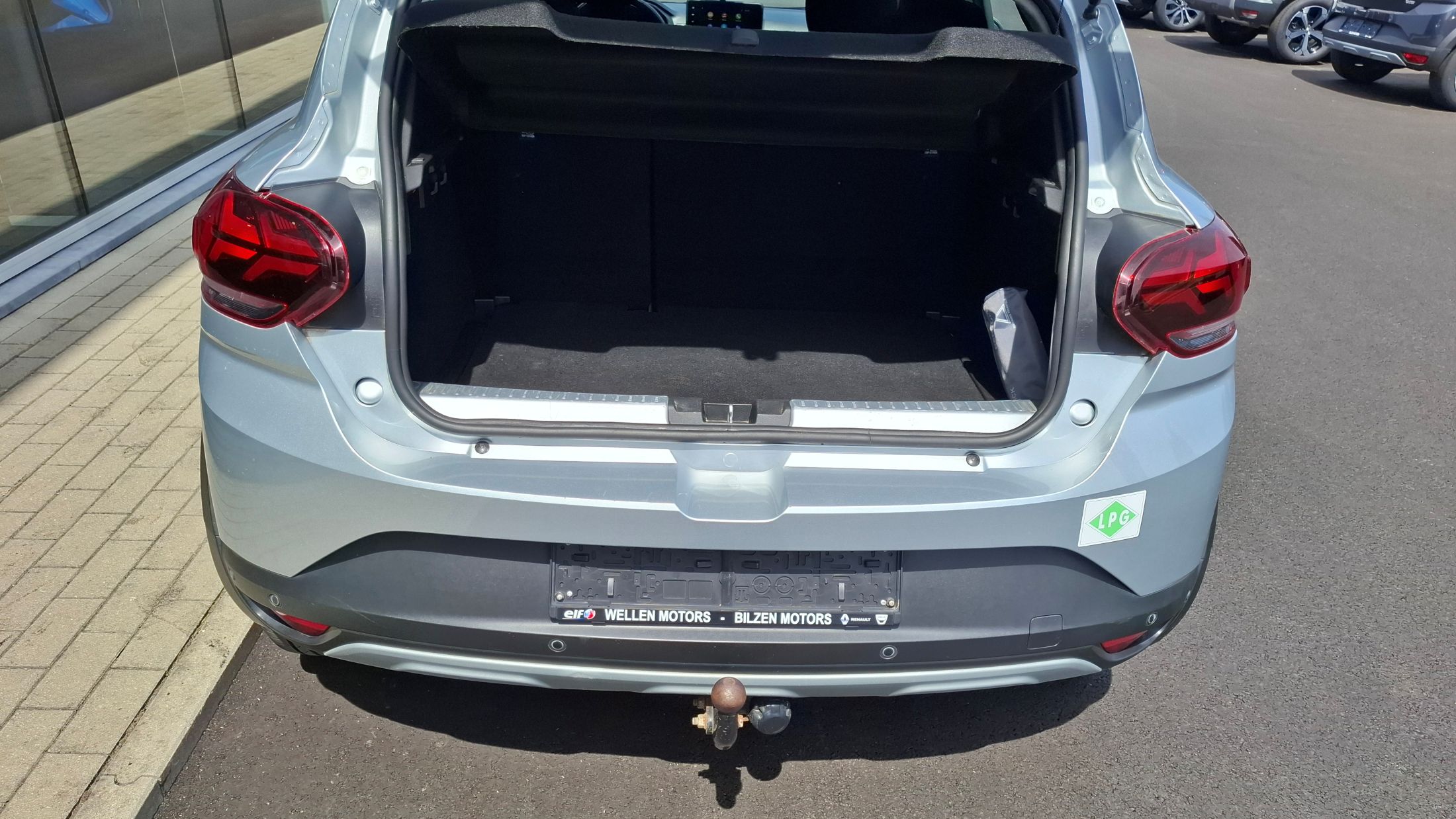 Dacia Stepway TCe 90, trekhaak, GPS, camera, dodehoekwaarschuwing, sensoren V+A