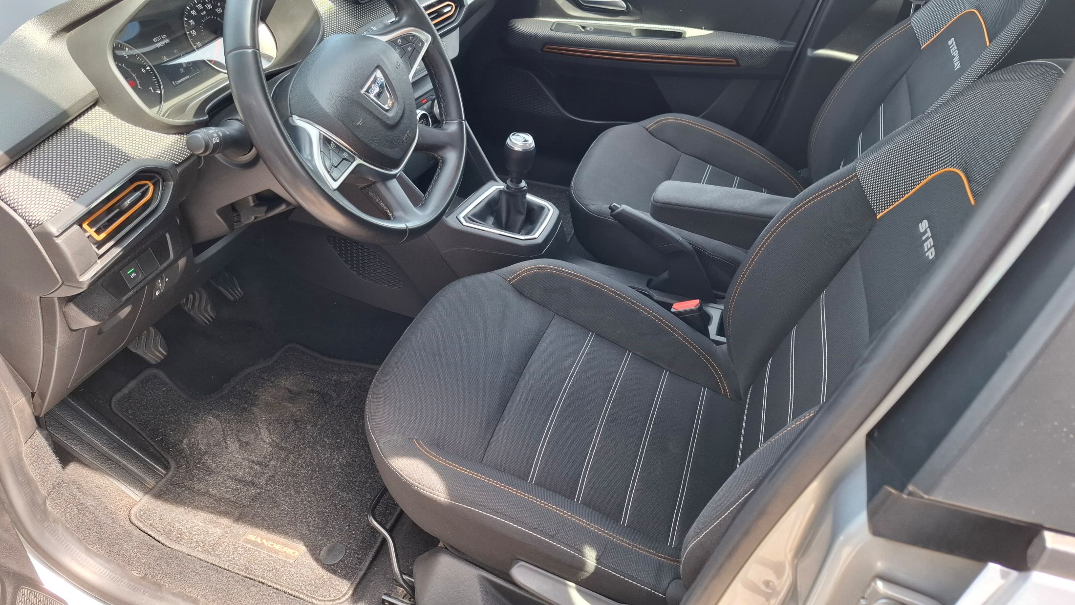 Dacia Stepway TCe 90, trekhaak, GPS, camera, dodehoekwaarschuwing, sensoren V+A