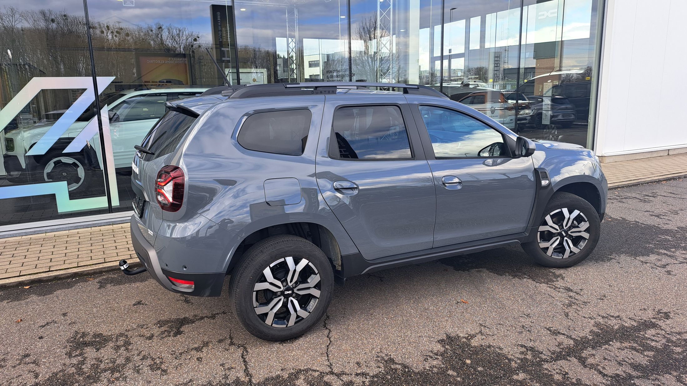 Dacia Duster TCe 90, airco, GPS, sensoren A, camera, trekhaak, 8648 km