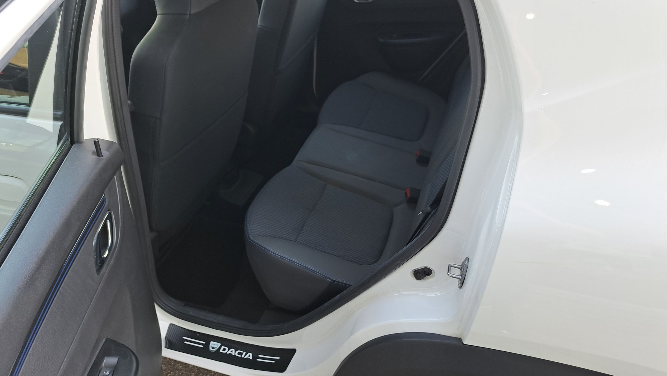 Dacia Spring 45Pk, snellader tot 30 KW, GPS, airco, camera.