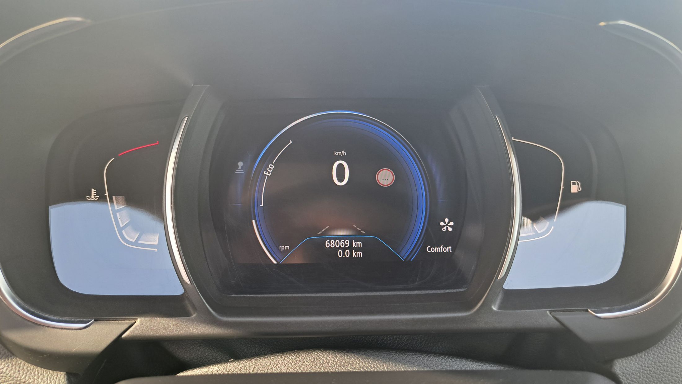 Renault Scenic Bose 1332 cc 140 Pk, wegklapbare trekhaak, dodehoekwaarschuwing, camera