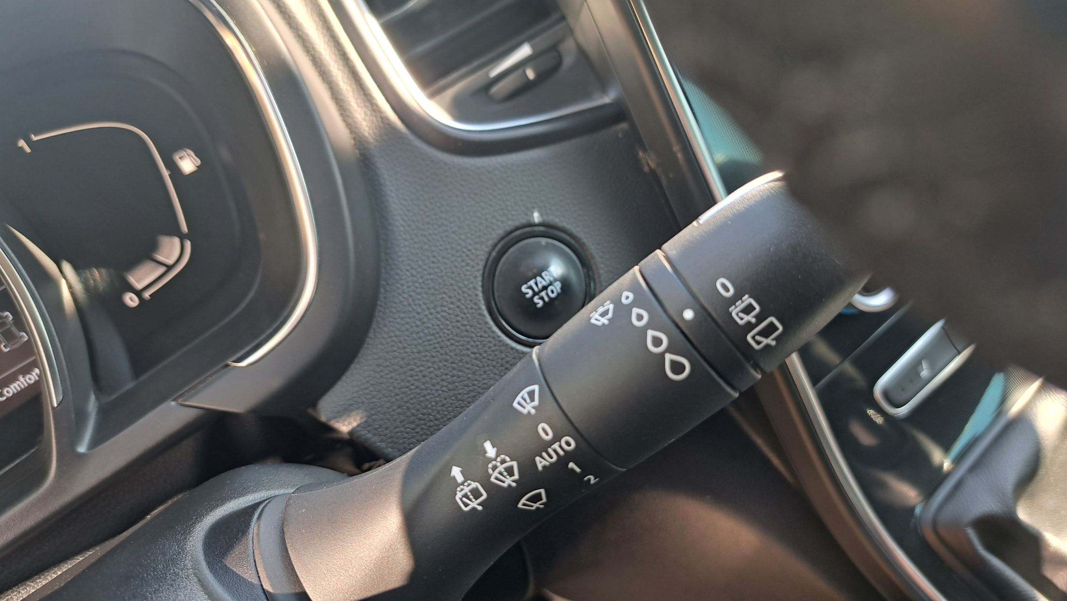 Renault Scenic Bose 1332 cc 140 Pk, wegklapbare trekhaak, dodehoekwaarschuwing, camera