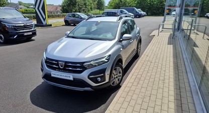 Dacia Stepway TCe 90, trekhaak, GPS, camera, dodehoekwaarschuwing, sensoren V+A