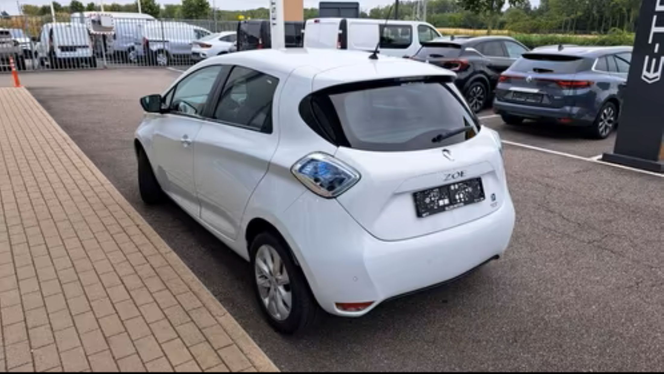 Renault Zoe 23,3 KWh batterij inbegrepen, airco, GPS, sensoren A
