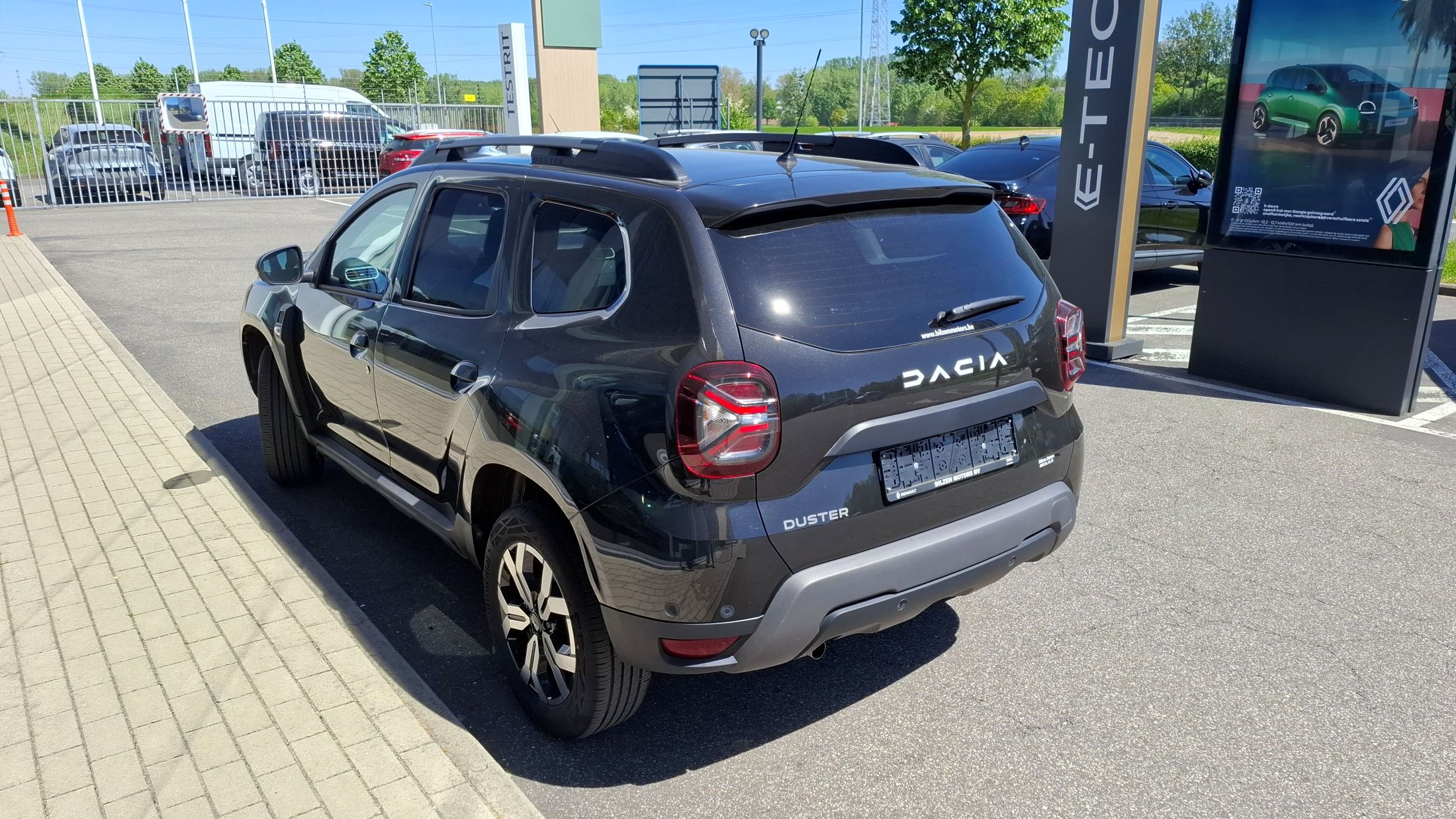 Dacia Duster 1332cc-140Pk, GPS, 360 camera, airco, dodehoekwaarschuwing