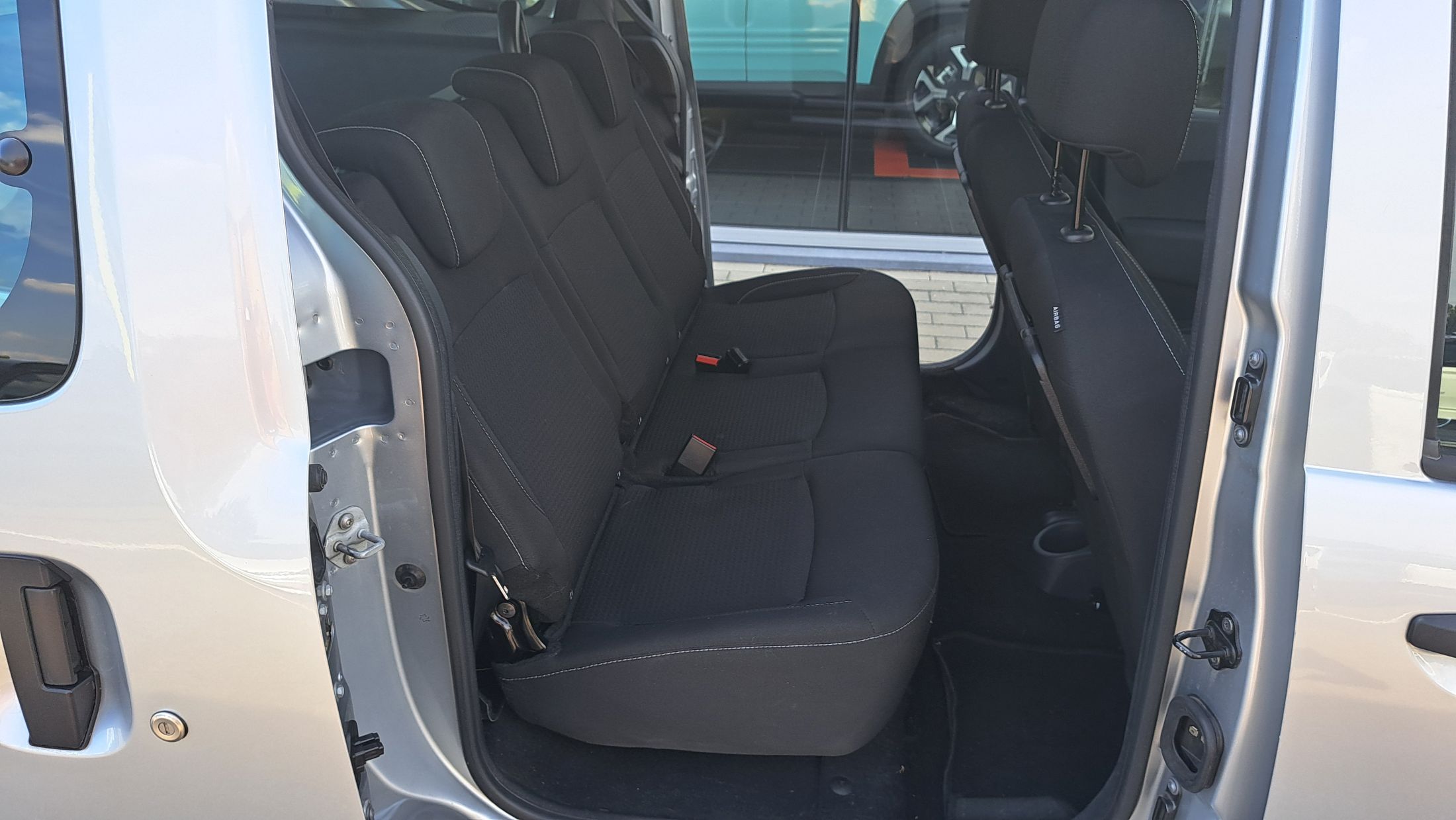Dacia Dokker 1332cc 130Pk, GPS, sensor A, schuifdeur L+R
