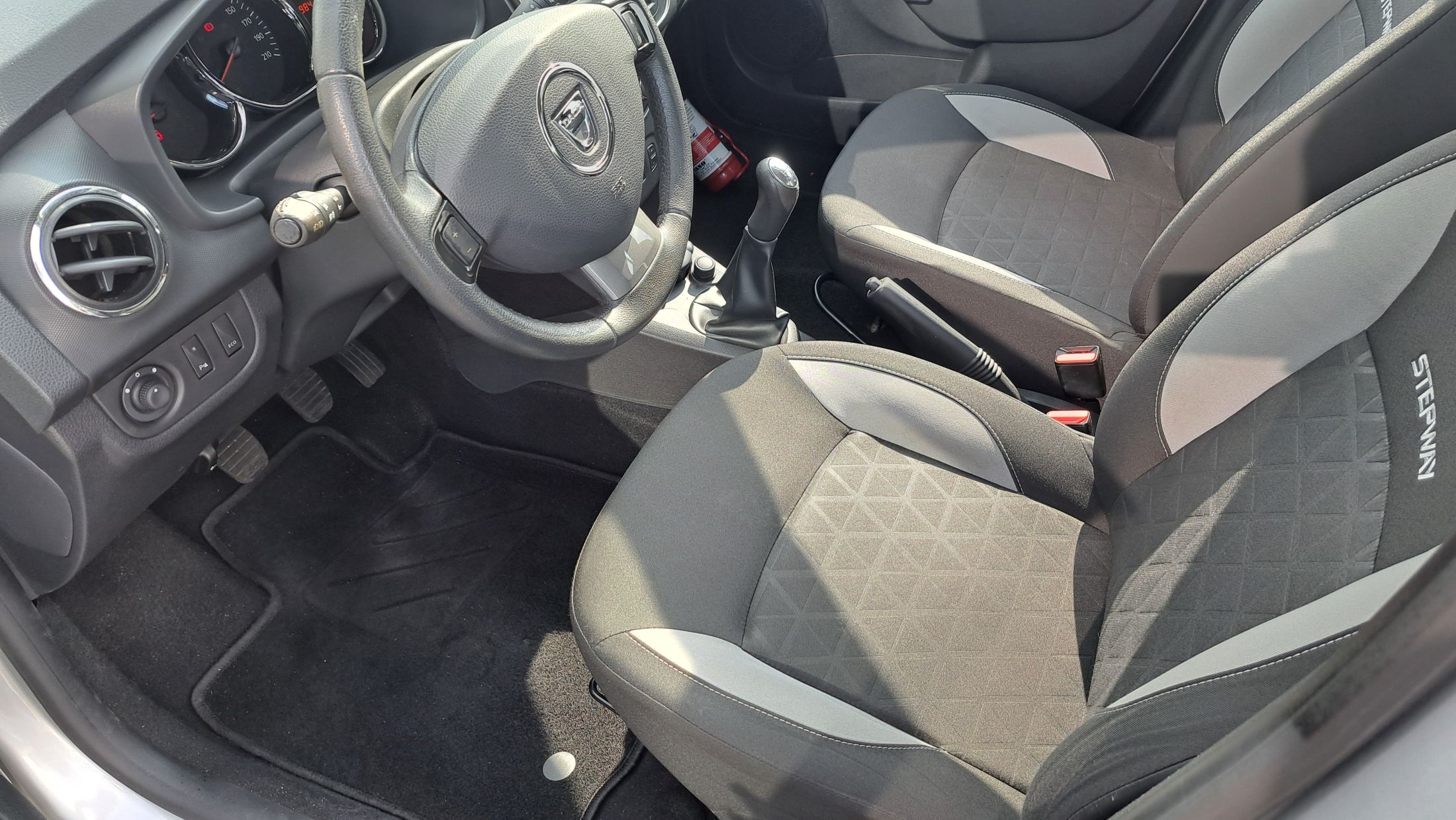 Dacia Stepway TCe 90, airco, GPS, lichte gebruiksschade